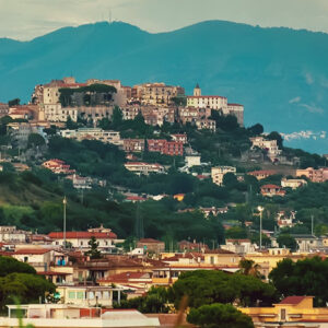 Panoramica di Minturno - Foto di M-Production da Adobe Stock
