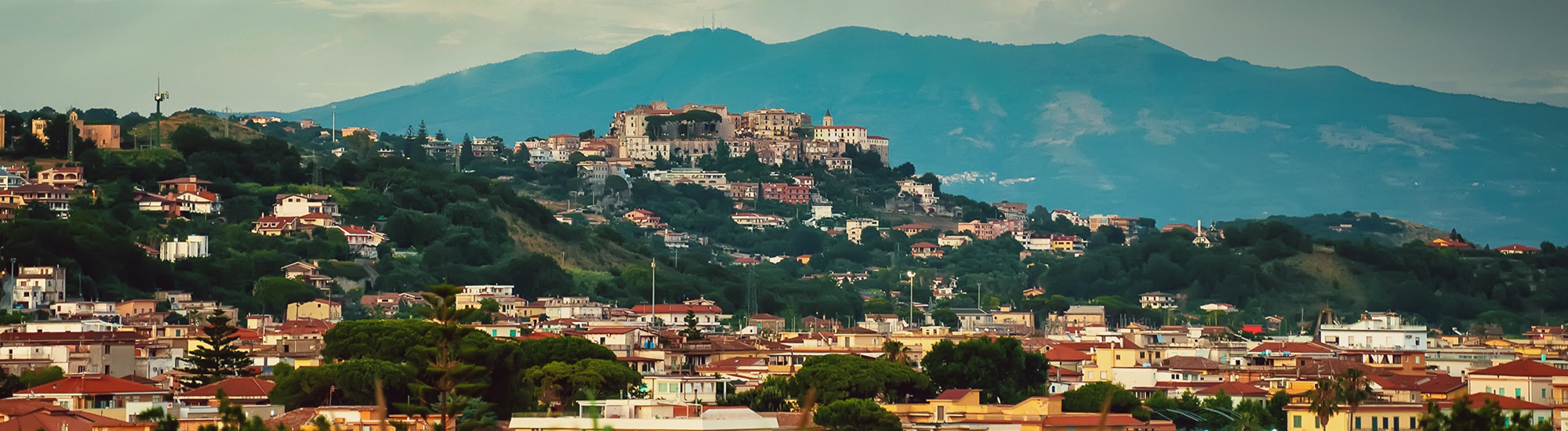 Panoramica di Minturno - Foto di M-Production da Adobe Stock