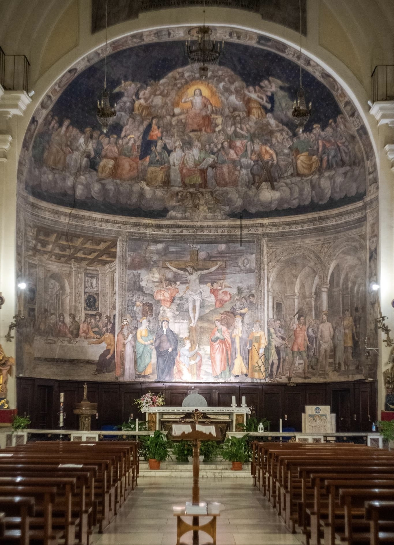 Chiesa Collegiata di San Silvestro Papa (duomo), abside e affresco