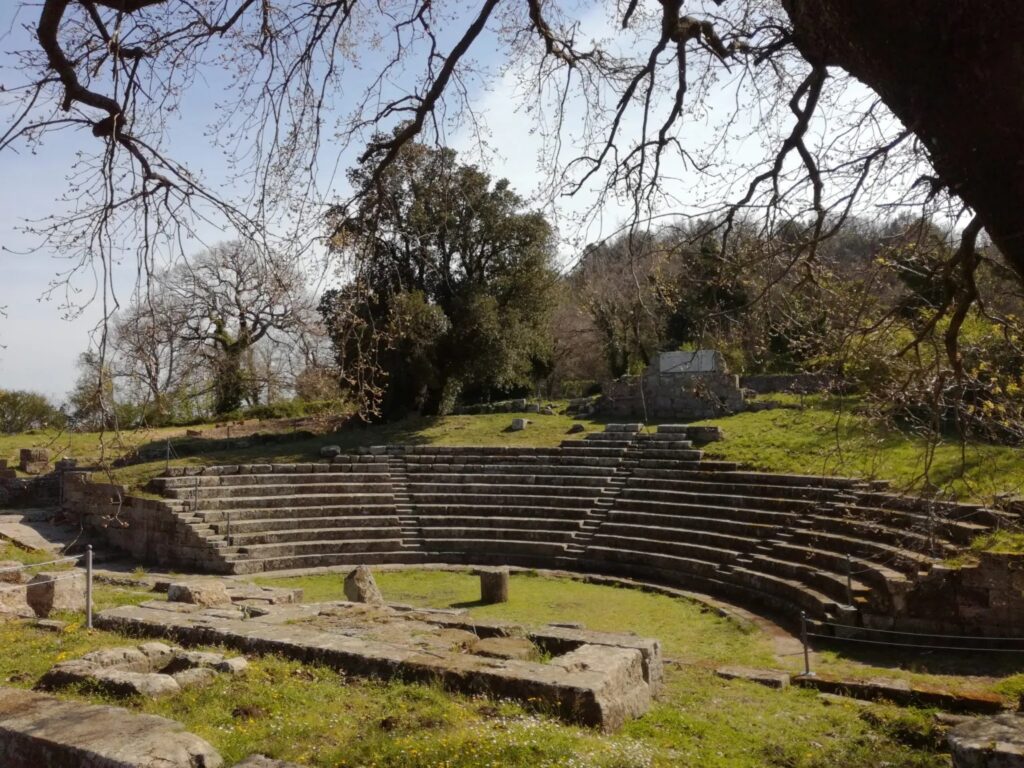 Tusculum, teatro romano del I sec. d.C. foto da www.tuscolo.org