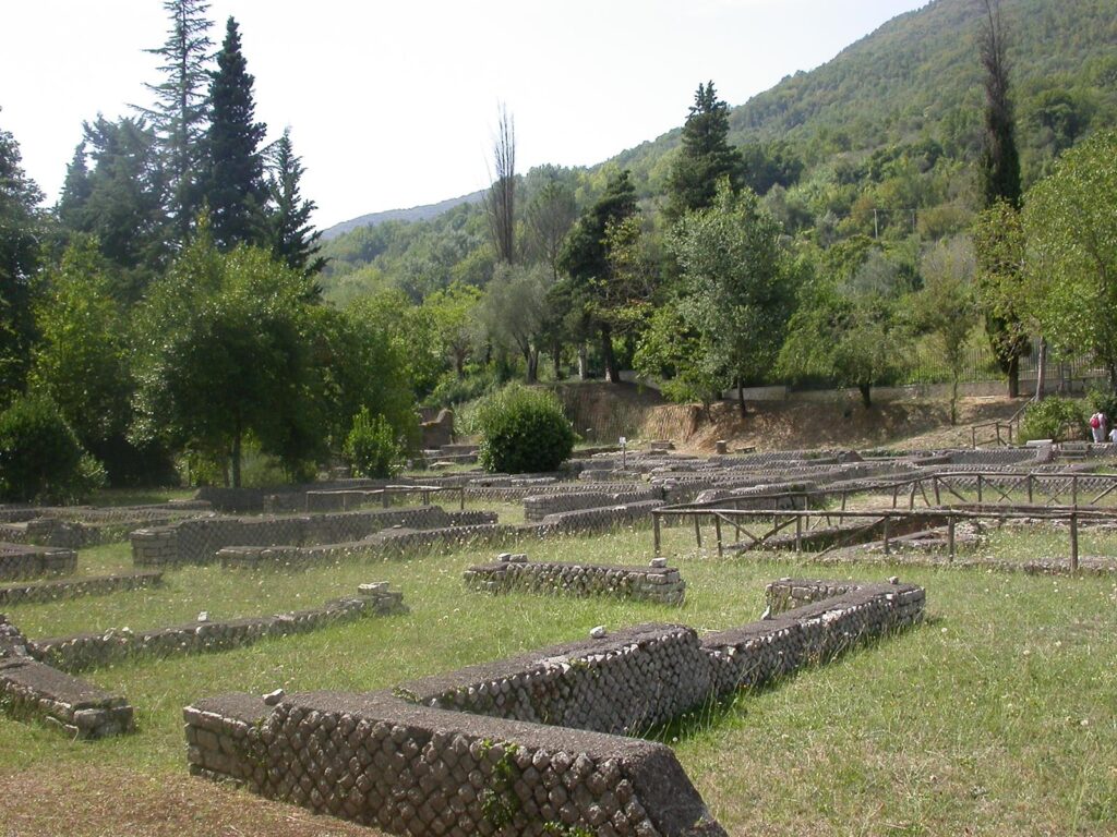 Villa di Orazio nei pressi di Licenza foto da www.parcolucretili.it