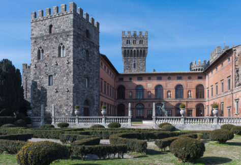 Acquapendente: Torre Alfina, giardino del castello