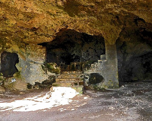 Chiesa di Santa Maria sopra Monte Mirteto, grotta - foto www.comune.norma.lt.it