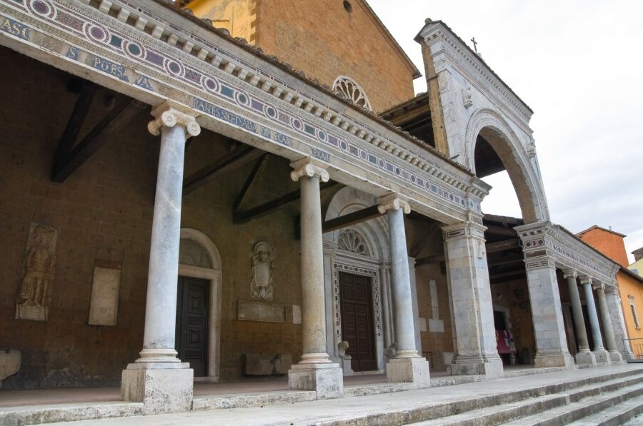 L'ingresso che varcò Mozart della Cattedrale di Santa Maria Maggiore di Civita Castellana 