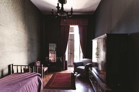 La camera da letto di Pirandello in stile razionale foto da www.studiodiluigipirandello.it