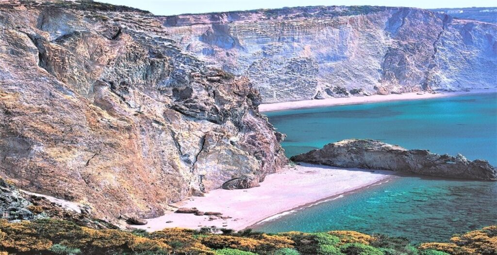 La spiaggia di >Chiaia di Luna a Ponza