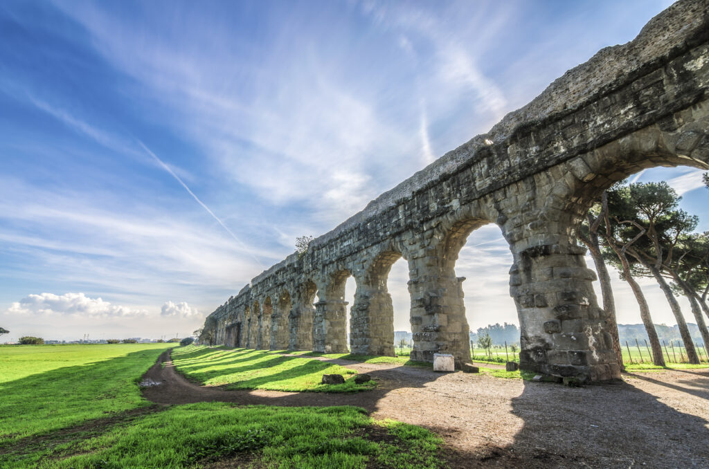 L'antico acquedotto romano nel Parco dell'Appia Antica