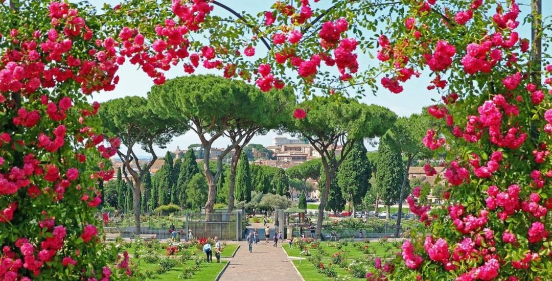 Cancelli aperti al Roseto comunale di Roma