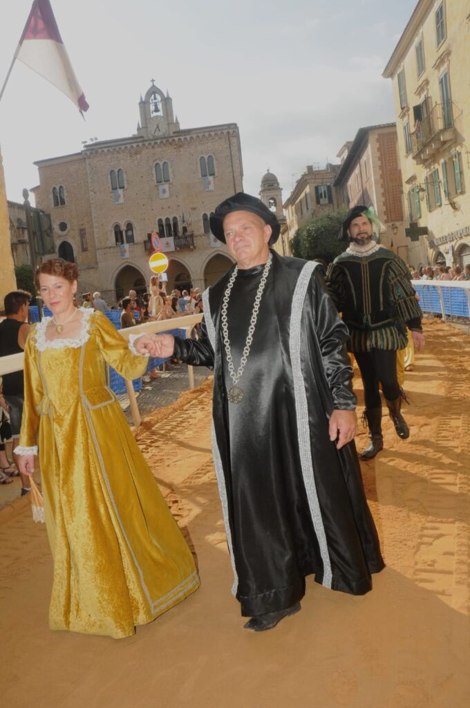 corteo storico rinascimentale al Palio del Tributo di Priverno - foto Facebook @IlPaliodelTributoPriverno