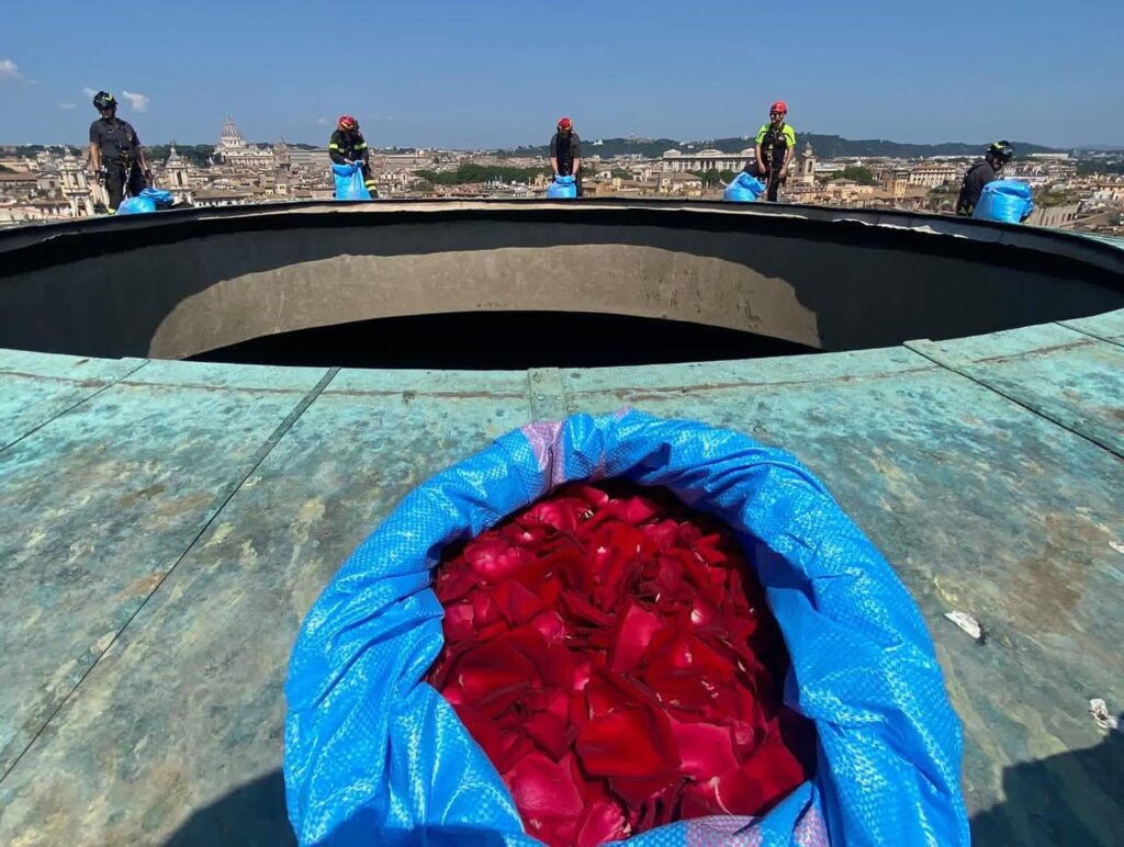 I Vigili del Fuoco alla Pentecoste 2023 al Pantheon - foto Facebook @Pantheon.MiC