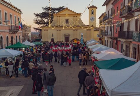 Scorcio di Grotte Santo stefano frazione di Viterbo durante una festa tradizionale