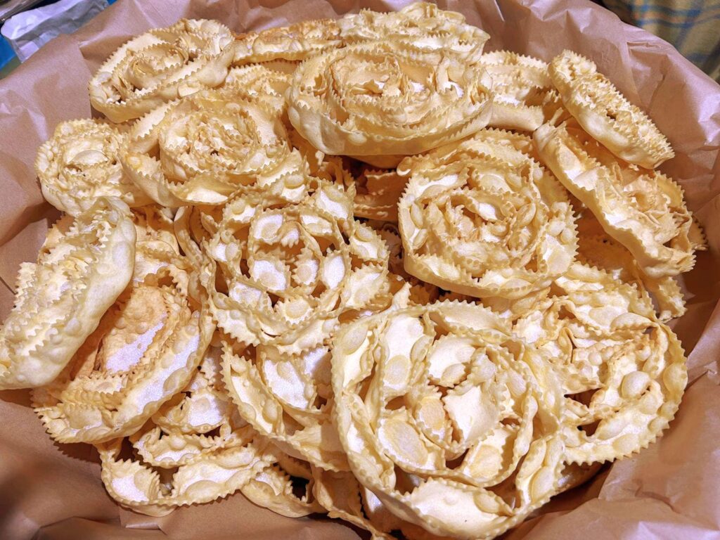 le frappe arrotolate a Carnevale - Facebook @prolocopofi