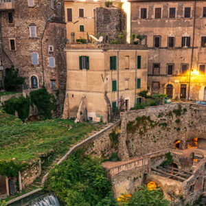 Scorcio del centro di Tivoli all'imbrunire