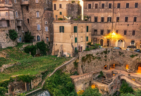 Scorcio del centro di Tivoli all'imbrunire