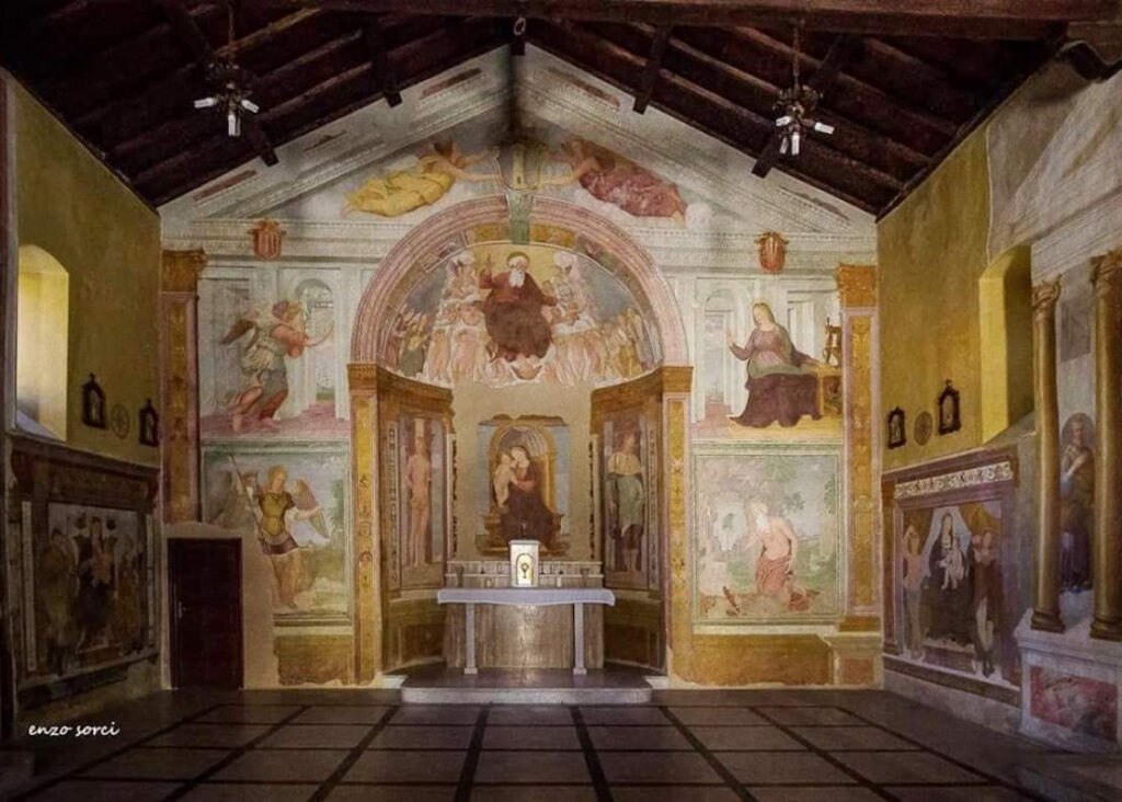 abside affrescato nella chiesa di San Sebastiano e San Rocco - foto di Enzo Sorci www.provincia.fr.it