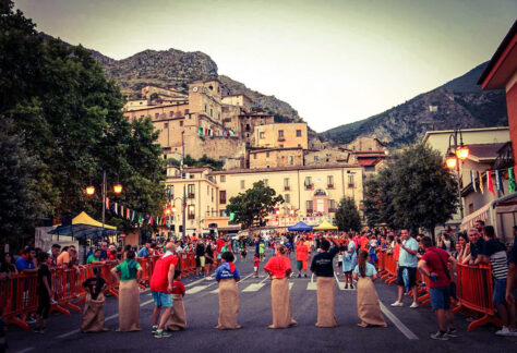 Palio delle Contrade - Facebook @paliodicastrocielo