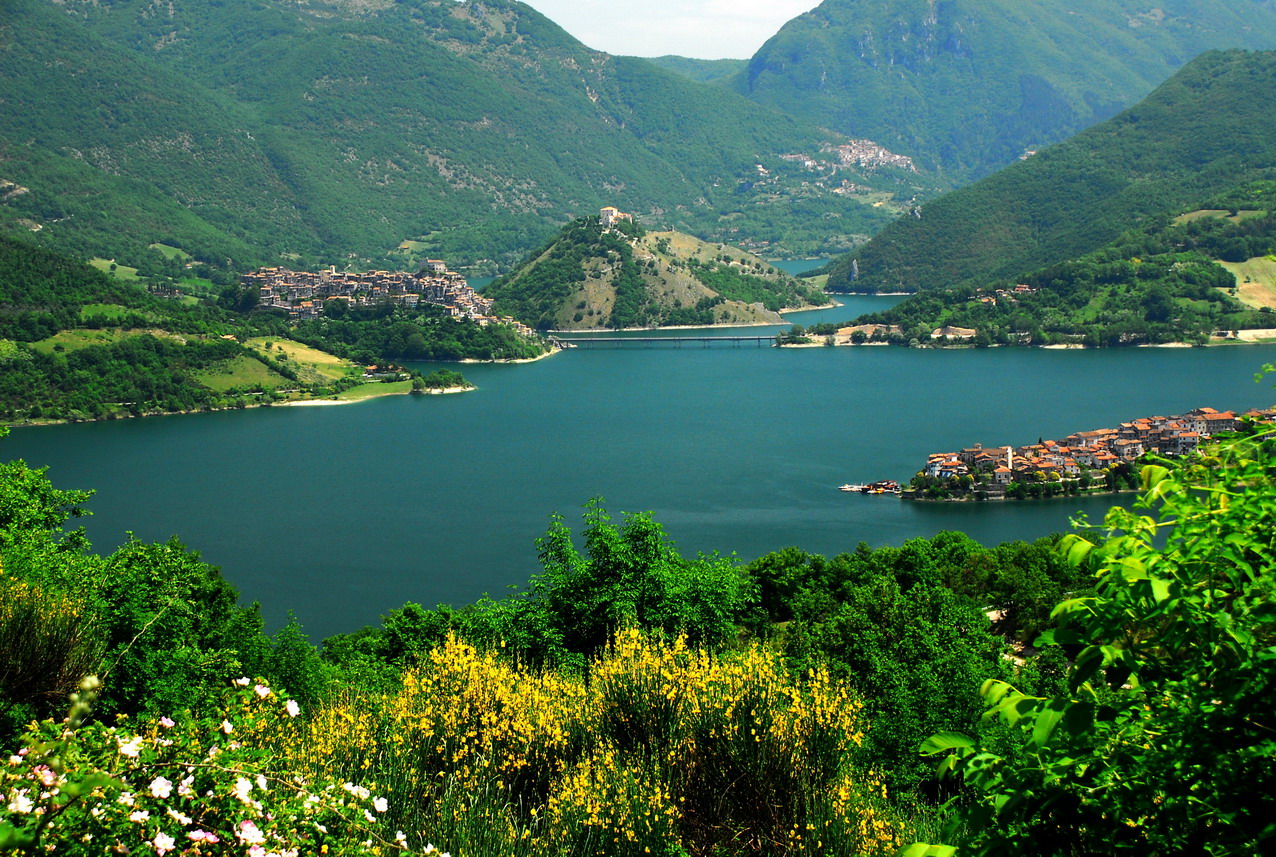 Lago del Turano da Castel di Tora