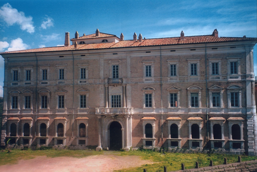 Palazzo e Parco Cesarini Sforza - www.retedimorestorichelazio.it