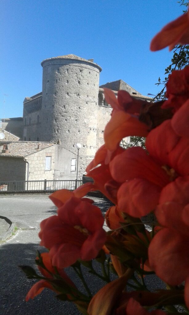 Castello Baglioni verticale 2 - www.retedimorestorichelazio.it