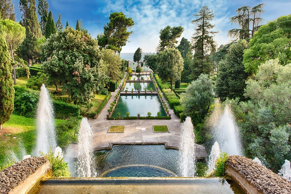 Veduta dalla magnifica fontana di Nettuno a Villa d'Este a Tivoli