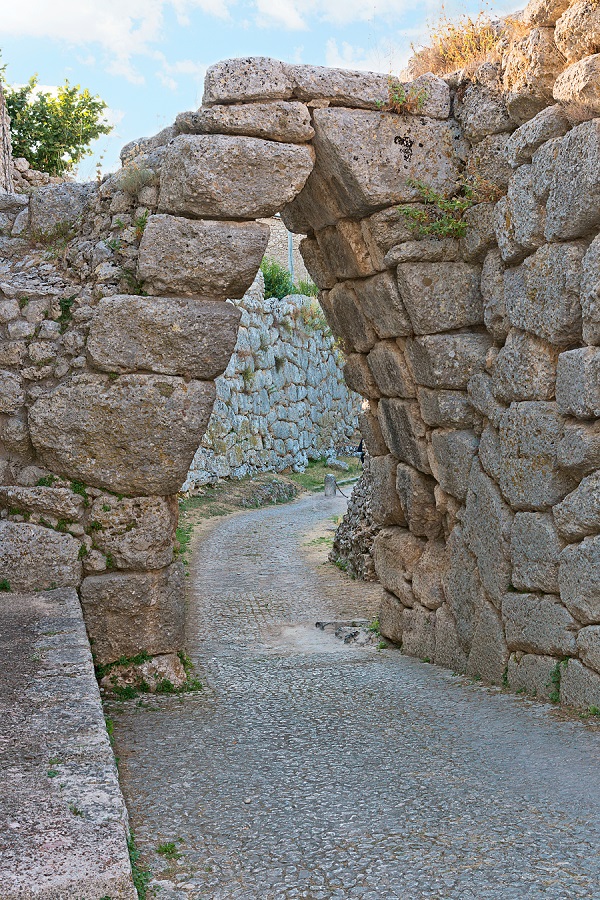 Arpino, arco a sesto acuto nell'Acropoli di Civitavecchia