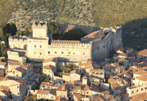 Castello Caetani, vista dall'alto - retedimorestorichelazio.it