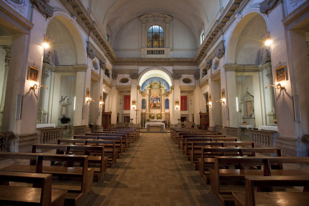 Chiesa di Santa Teresa, interni - www.visitcaprarola.it