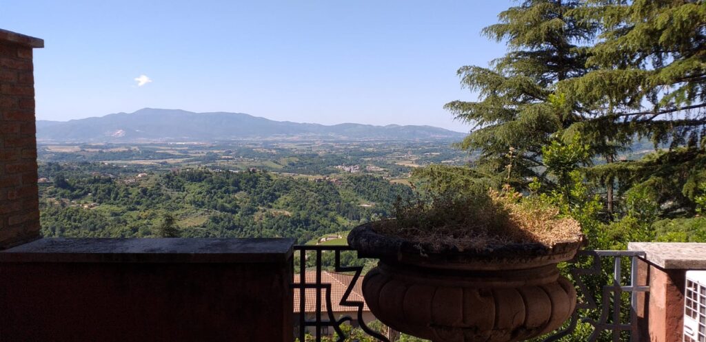 Villa De Pisa, veduta dalla terrazza - retedimorestorichelazio.it