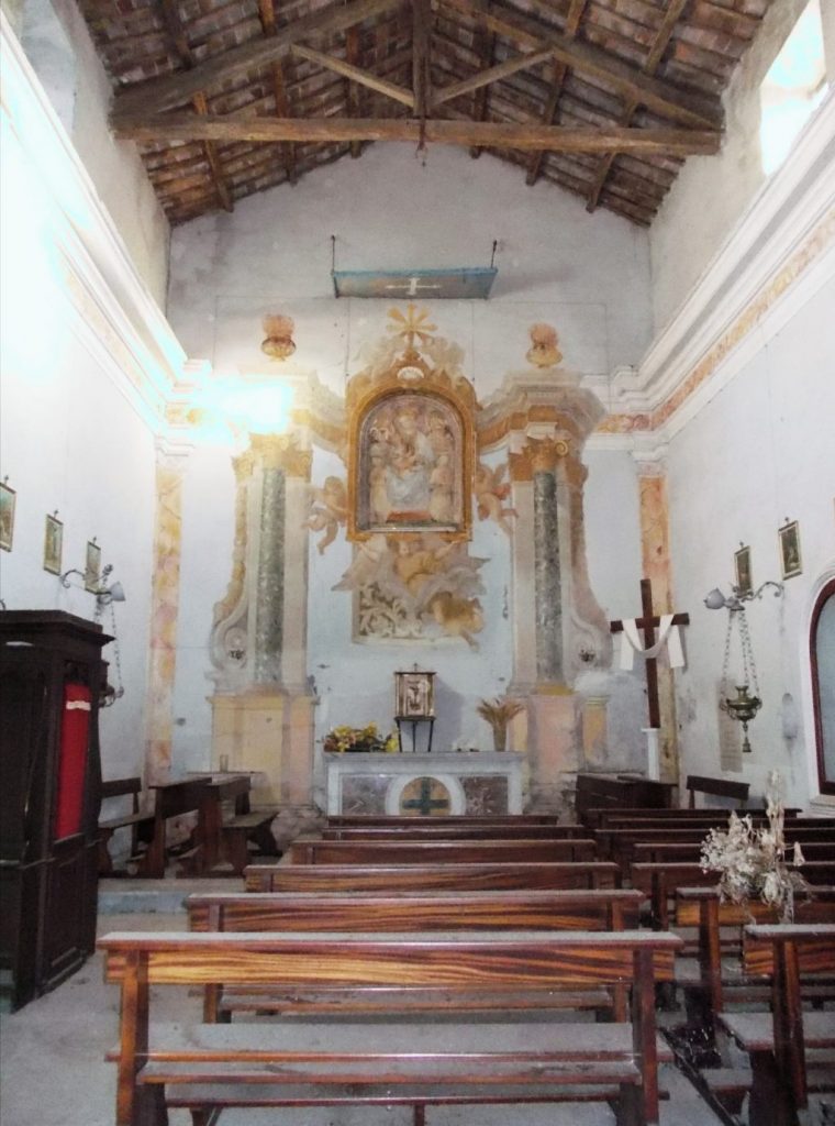 Complesso della Chiesa di Santa Croce, altare - retedimorestorichelazio.it