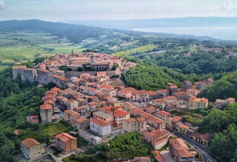 Valentano, panorama - Facebook @Comune di Valentano