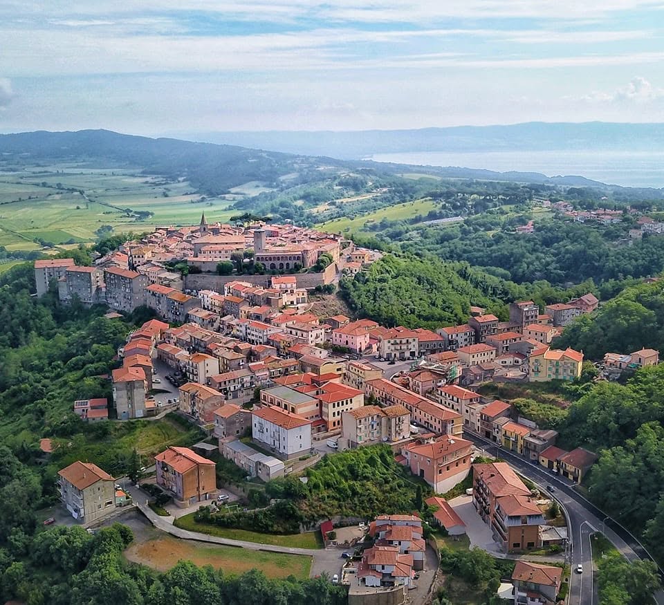 Valentano, panorama - Facebook @Comune di Valentano