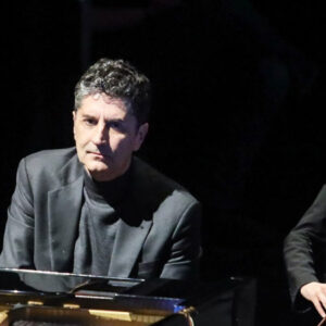Marco Sensi con la sua orchestra sul palco