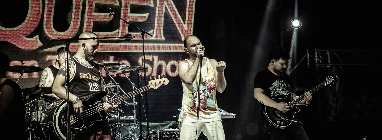 La band durante un concerto