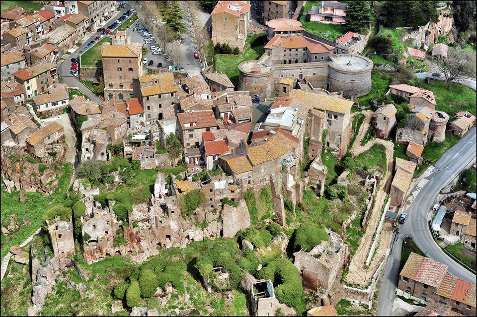 panorama di Vejano con la Rocca - retedimorestorichelazio.it
