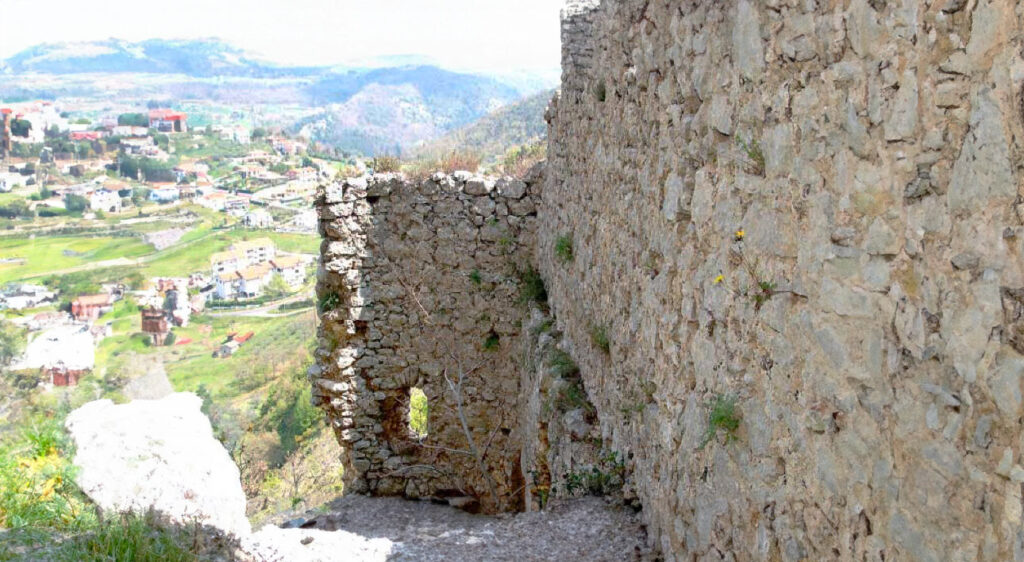 Mura Poligonali di Rocca d'Arce - comune.roccadarce.fr.it