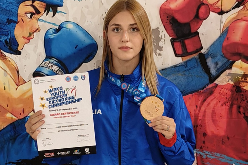 Valeria DAngeli con la medaglia di bronzo-Foto terremarsicane.it