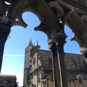 Viterbo_CattedraleSLorenzo_VedutaLoggiaPalazzoPapale