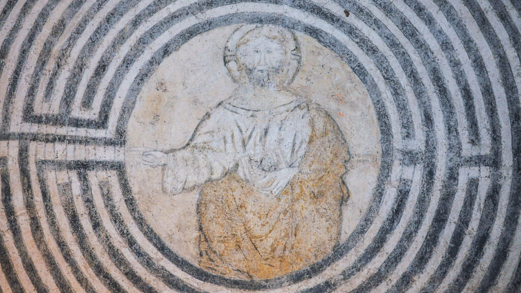 Cristo nel Labirinto nel Chiostro di San Francesco - alatriturismo.it