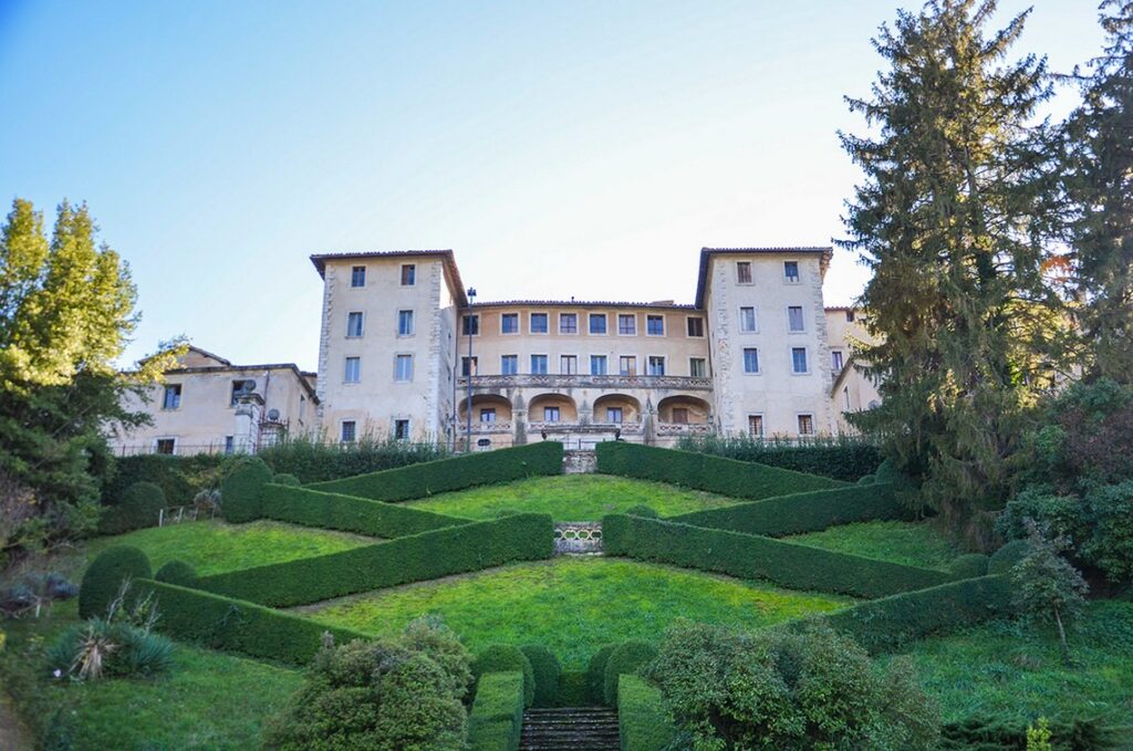 Palazzo Salustri Galli e giardino - castelnuovodifarfaturismo.it
