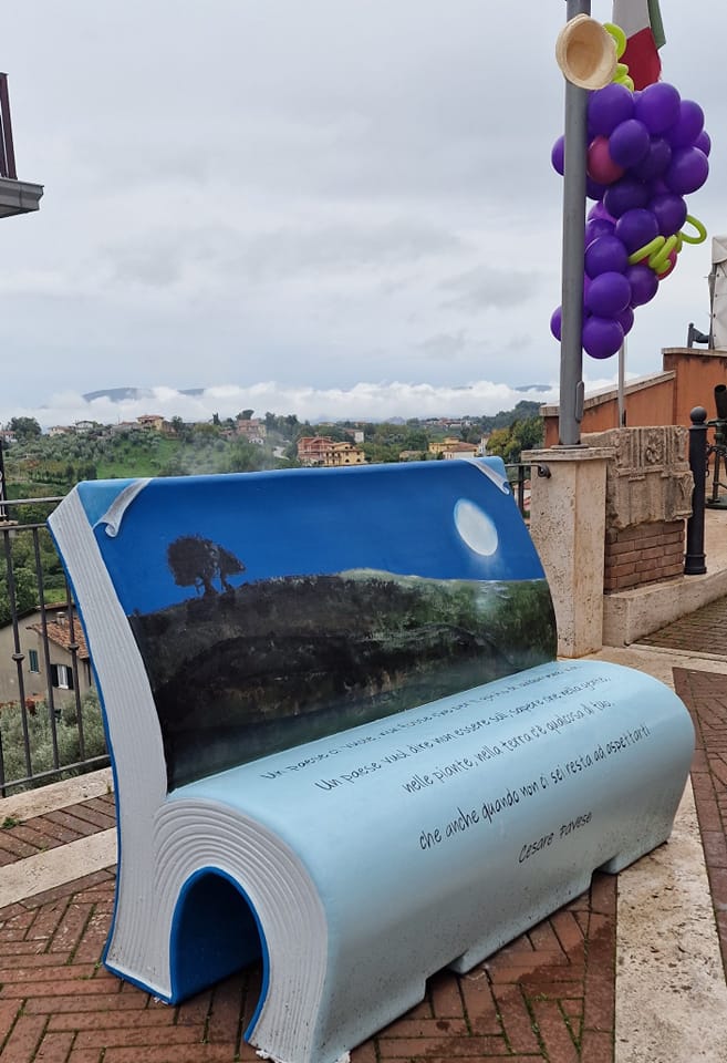 panchina letteraria - Facebook @comunedistrangolagalli