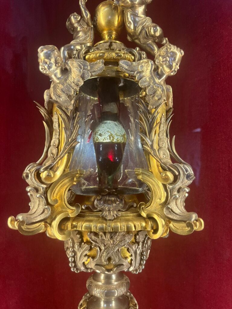 Collegiata di Santa Maria Assunta, ampolla con il Sangue di San Lorenzo - Facebook @comunediamaseno