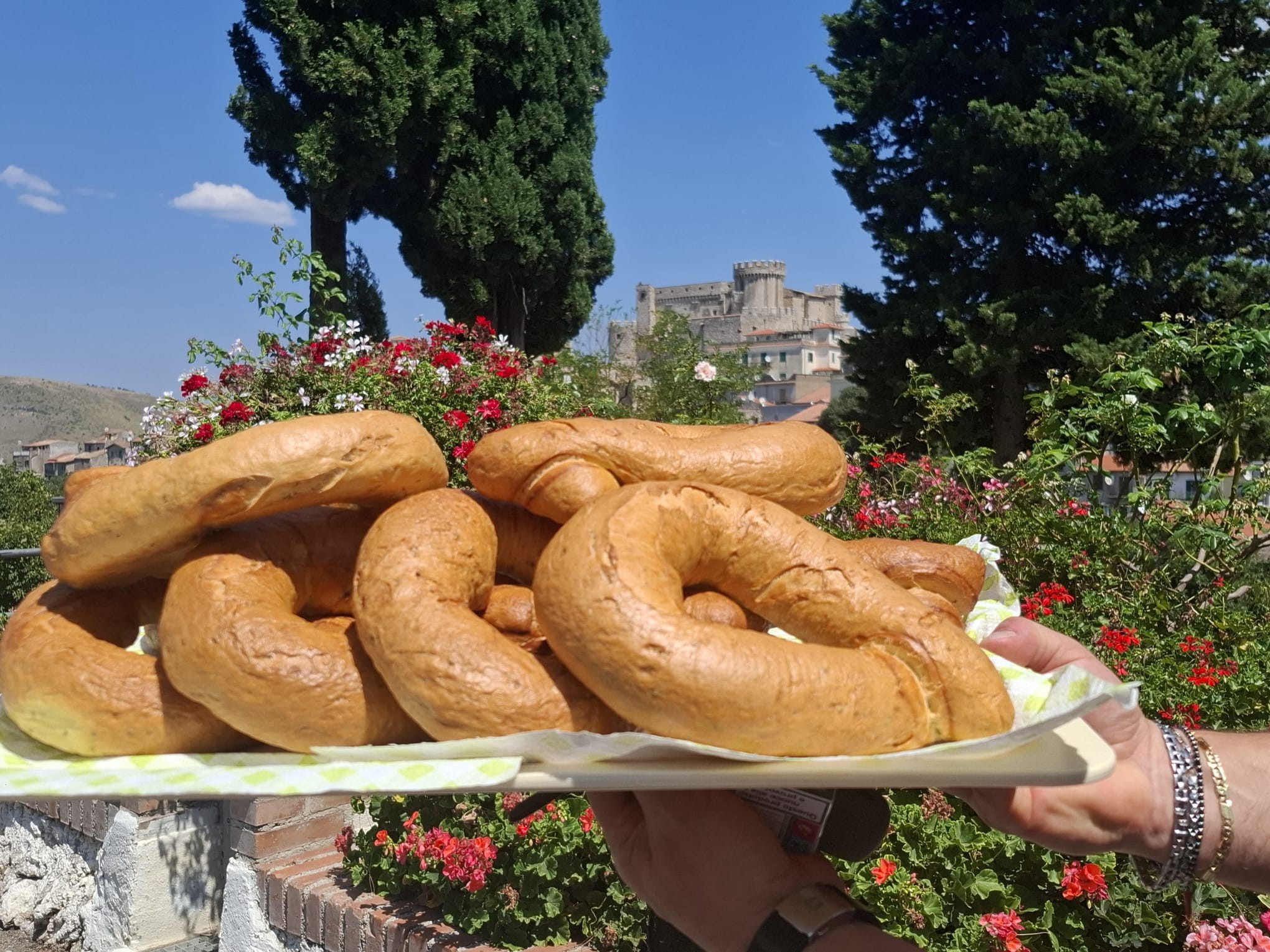 ciambelle di San Rocco - Facebook @proloconerola2021