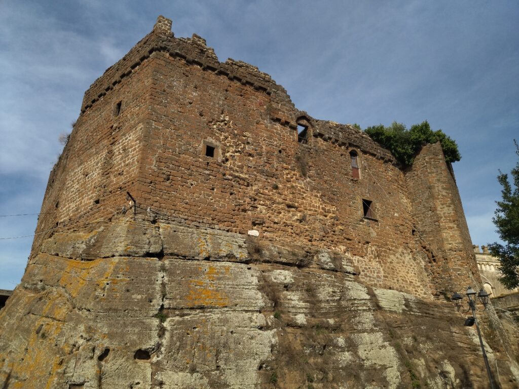 Castello medievale - comune.arnara.fr.it
