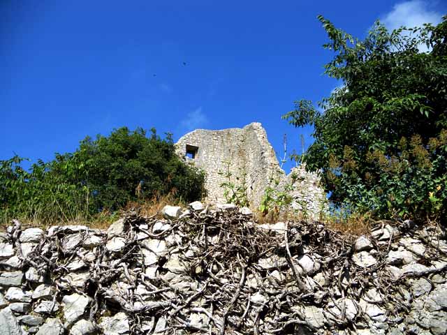 resti del castello - comune.castelnuovoparano.fr.it