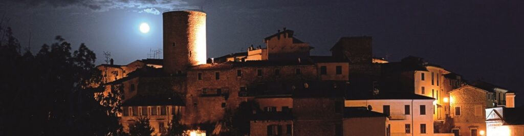 la Torre Medievale di notte - comunecerretolaziale.rm.it