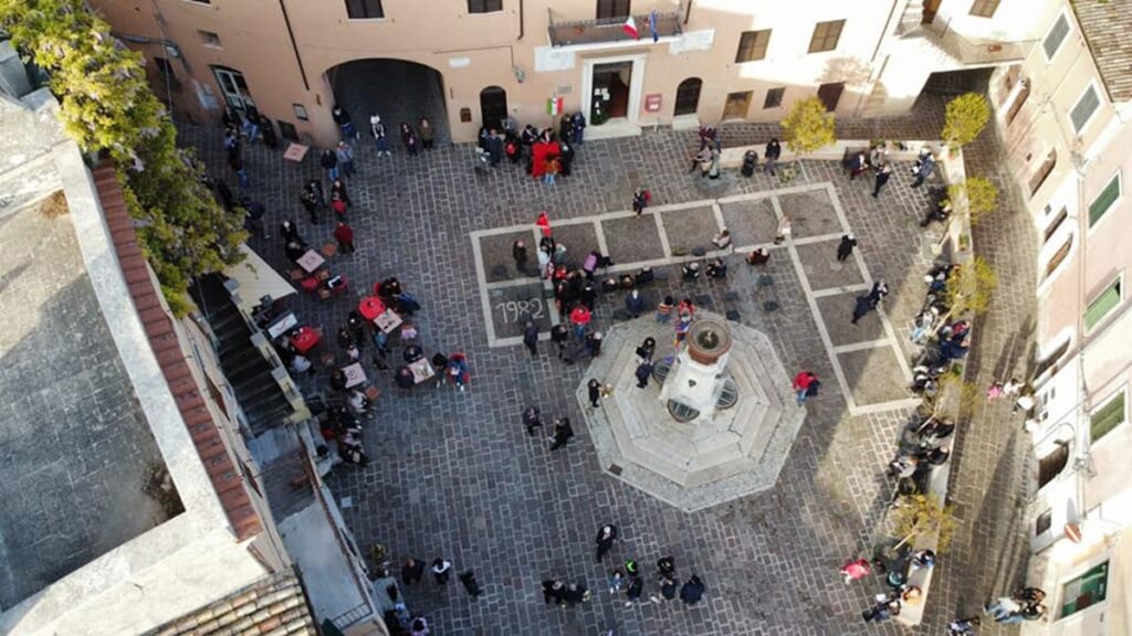 Piazza Comunale - comune.montopolidisabina.it