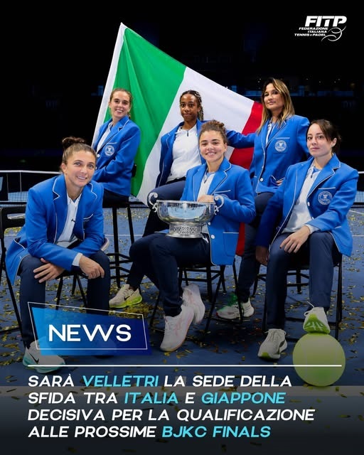 La Nazionale tennis azzurra con il trofeo BJK Cup - Foto FB Colle degli Dei