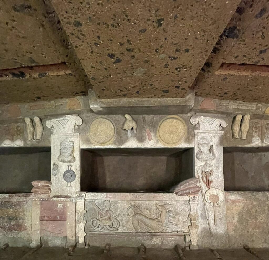 la tomba dei Tomba dei Rilievi - Facebook @necropolidellabanditaccia