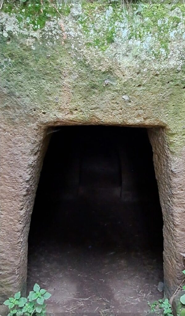 la Tomba della Capanna