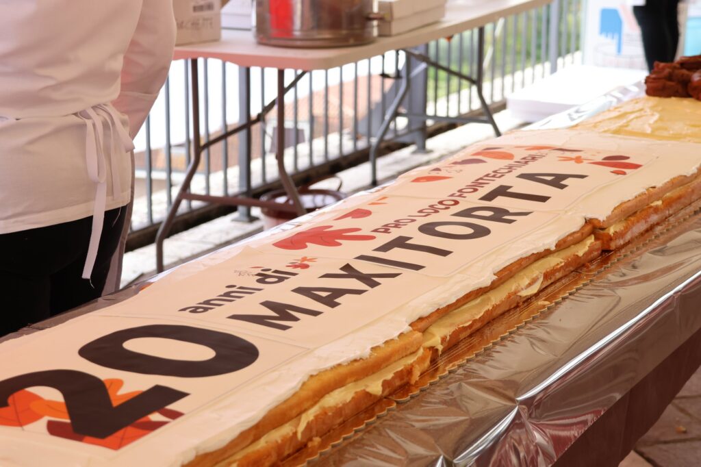la Maxi Torta - Facebook @assprolocofontechiari